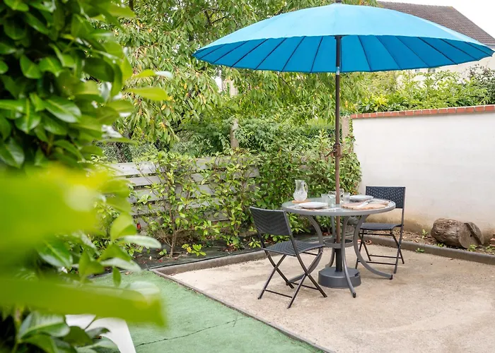 La P\'Tite Auxerroise, Mini-Maison Avec Jardin !