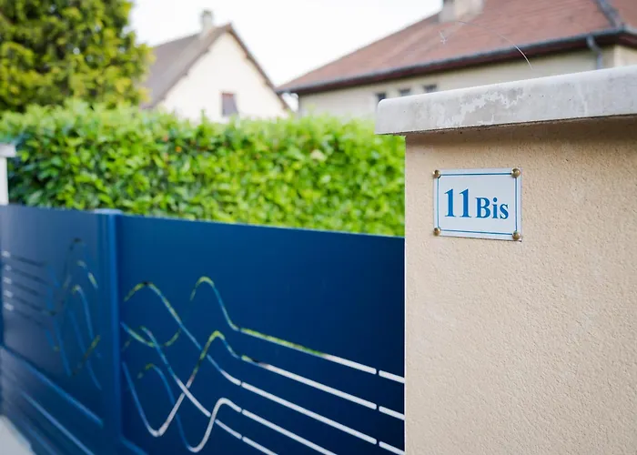 La P\'Tite Auxerroise, Mini-Maison Avec Jardin !
